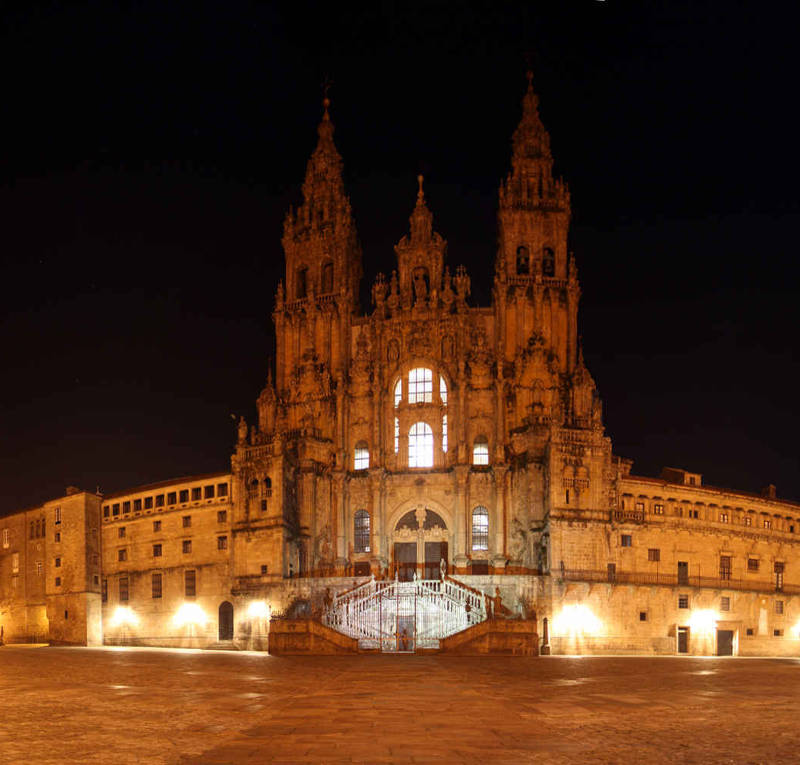 Catedral de Santiago de Compostela por la noche | Walking Eating Galicia
